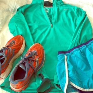 Nike dri fit pullover medium